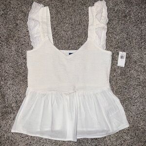 Old Navy white top. NWT. Size S.